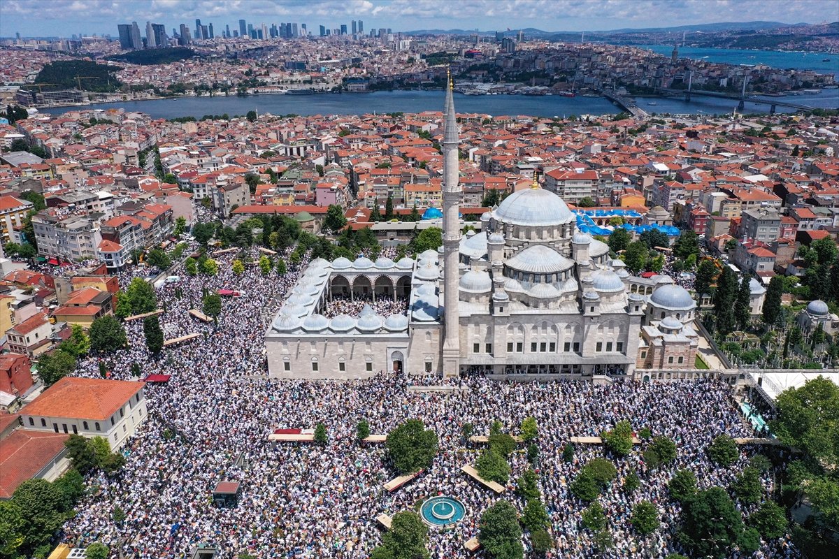 Mahmut Ustaosmanoğlu nun cenazesindeki kalabalık, Fatih Camii ve çevresini doldurdu #3