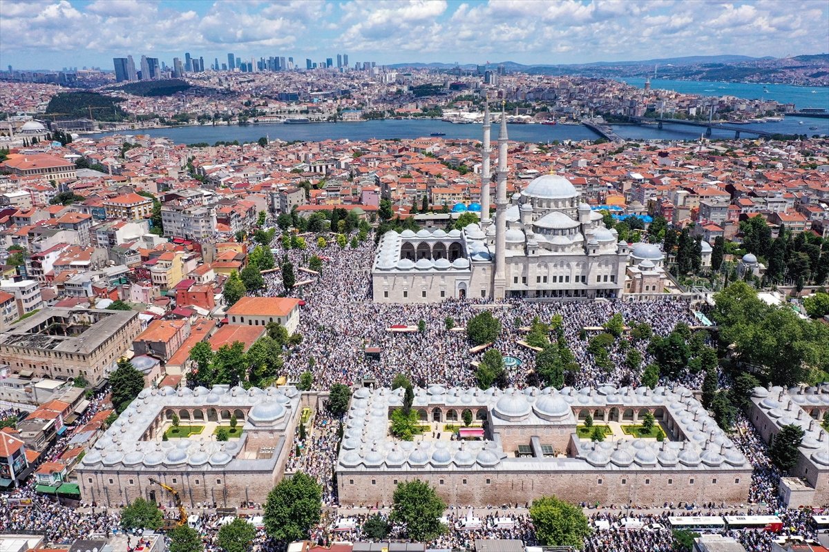 Mahmut Ustaosmanoğlu nun cenazesindeki kalabalık, Fatih Camii ve çevresini doldurdu #5
