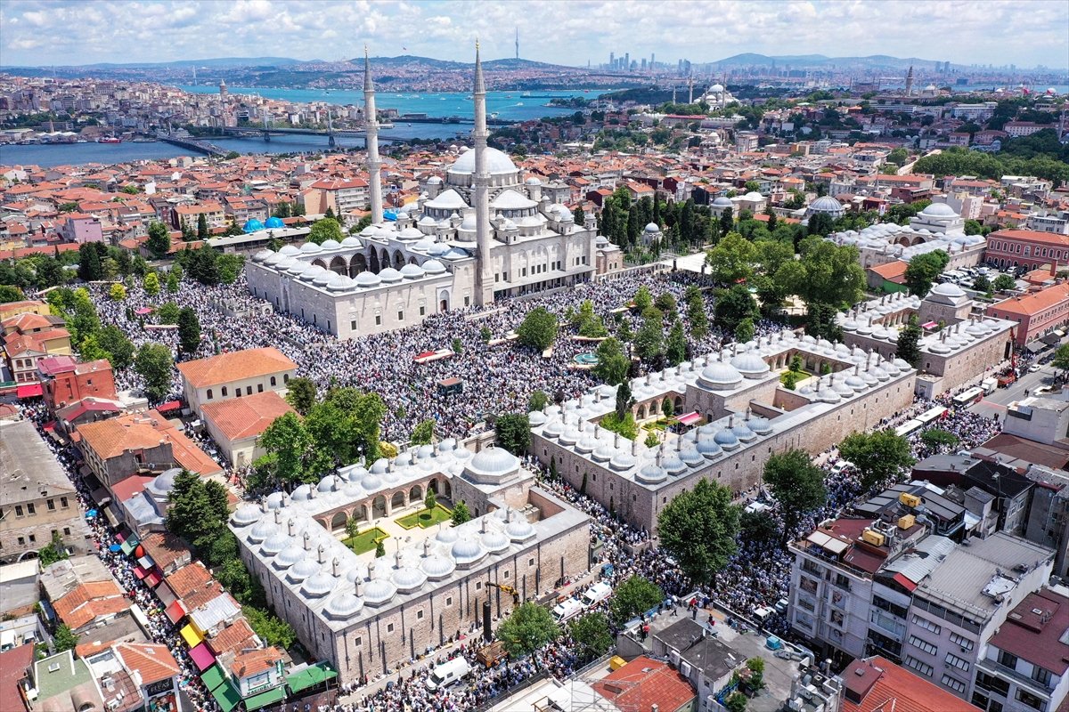 Mahmut Ustaosmanoğlu nun cenazesindeki kalabalık, Fatih Camii ve çevresini doldurdu #2