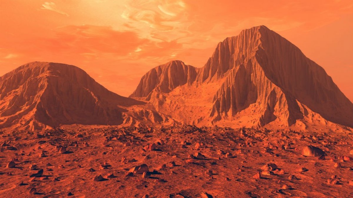 Marsta su izlerini gösteren fotoğraflar