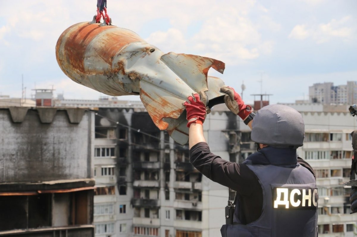 Unexploded bomb removed in Ukraine #2