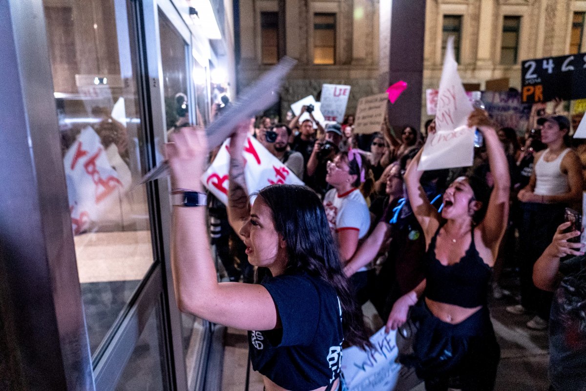 Rough response from the police to the protests after the abortion decision in the USA #6