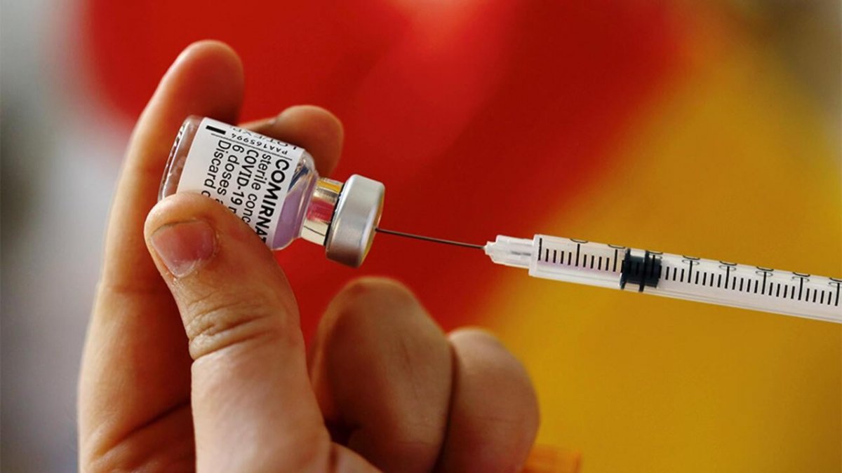 Pfizer-BioNTech, Omicron a karşı daha etkili aşı geliştirdiğini duyurdu #1