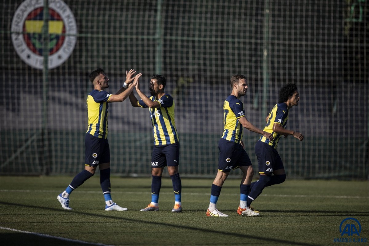 Fenerbahçe hazırlık maçında Tirana yı 4-0 mağlup etti #6