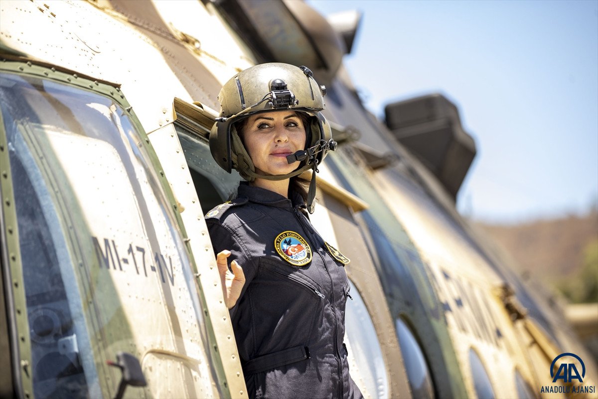 Jandarma nın kadın pilotu orman yangınında da görevinin başında #7