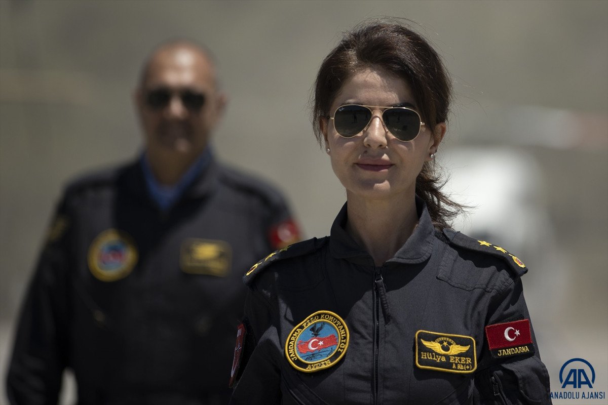 Jandarma nın kadın pilotu orman yangınında da görevinin başında #2