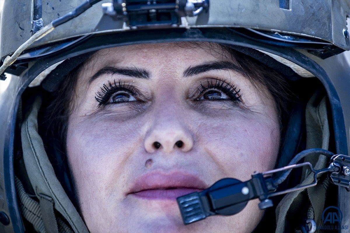 Jandarmanın kadın pilotu orman yangınında da görevinin başında #8