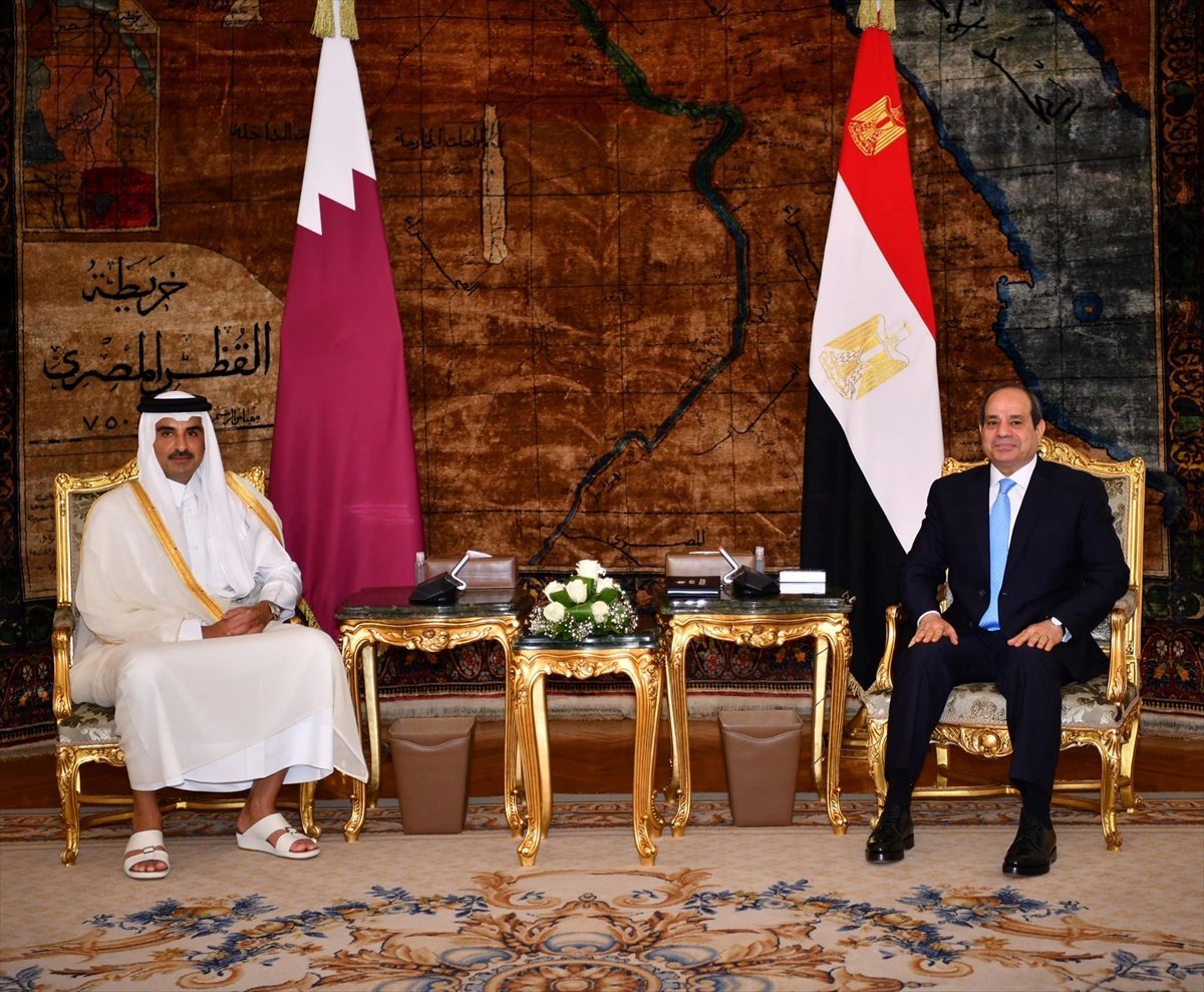 Mısır Cumhurbaşkanı Sissi, 7 yıl sonra Katar Emiri Al Thani ile görüştü #2
