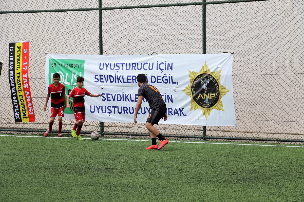 Uyuşturucu İle Mücadele Günü nde polisler çocuklarla maç yaptı #5
