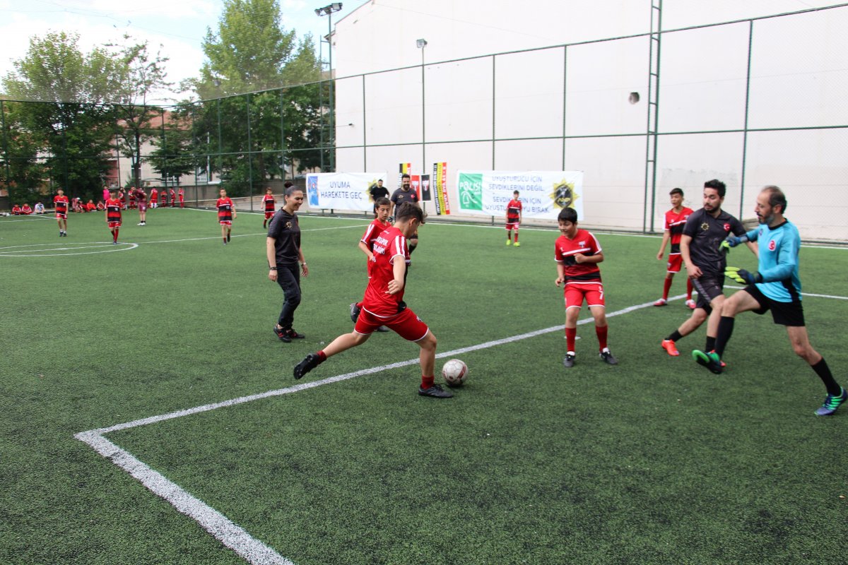 Uyuşturucu İle Mücadele Günü nde polisler çocuklarla maç yaptı #6