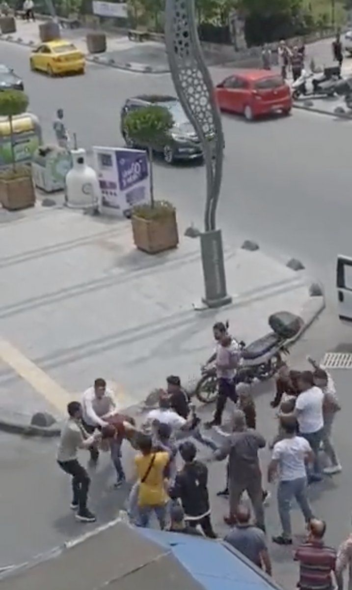 Cumhurbaşkanı Erdoğan a sokak ortasında küfür edince dayak yedi #3