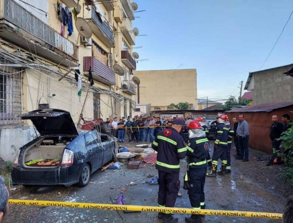 Gürcistan da bir evin balkonu çöktü: 2 ölü #2