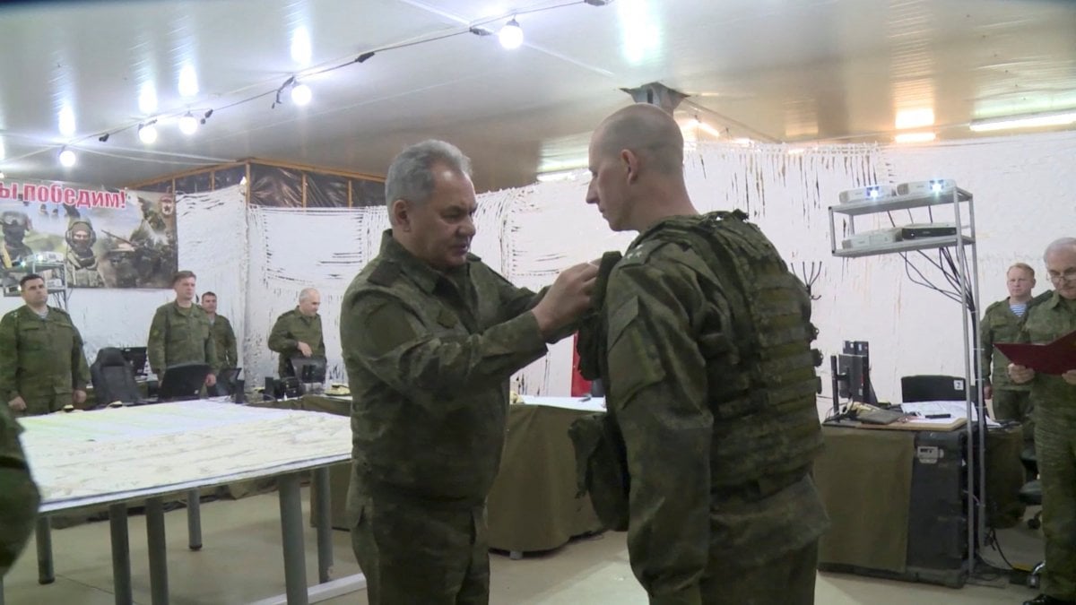 Russian Defense Minister Shoigu inspected military units deployed in the Ukraine war