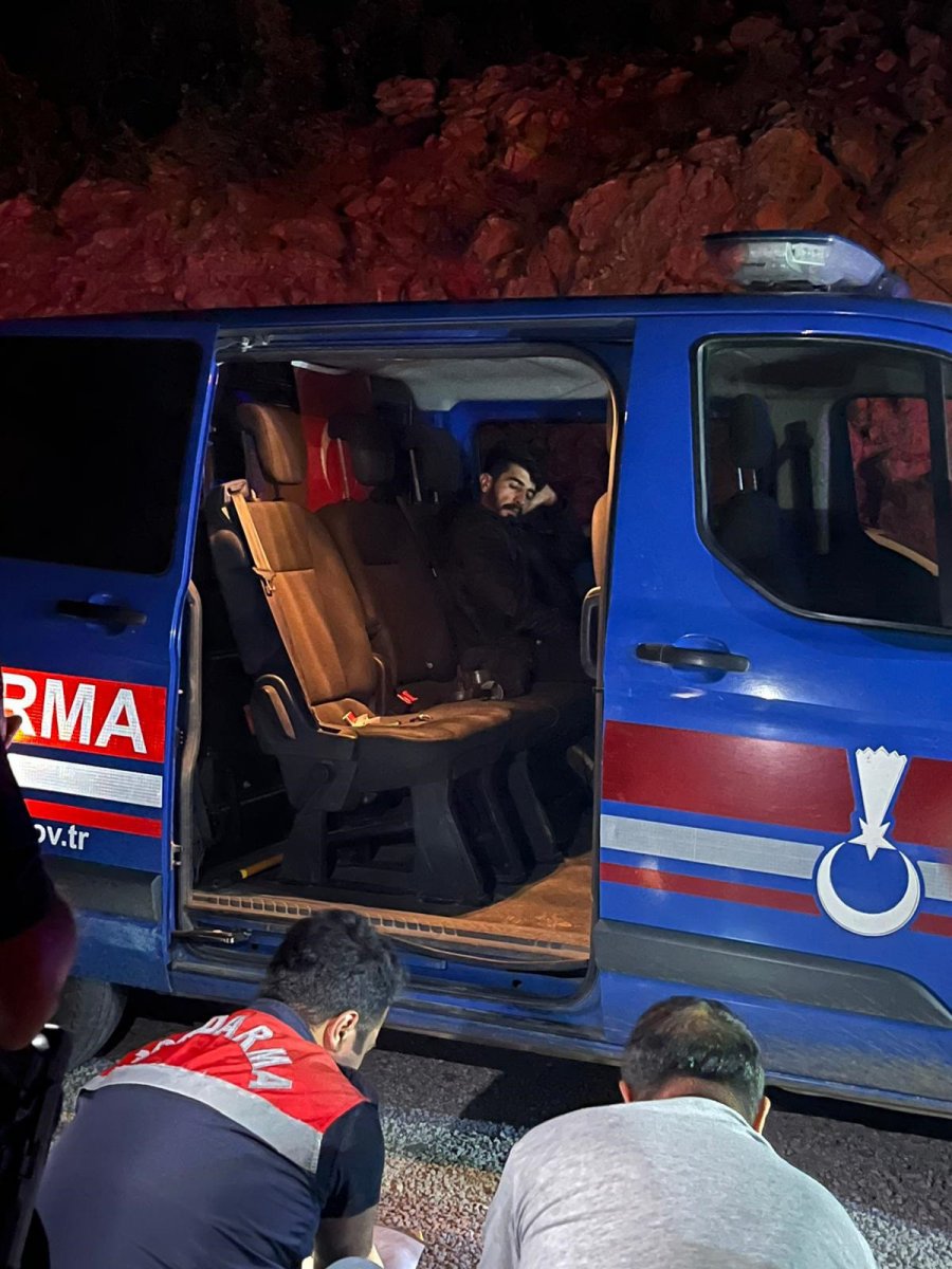 Antalya da, 3 noktada yangın çıkaran şahıs tutuklandı #1