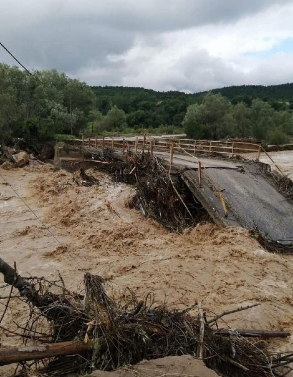 Bolu Mengen de dereler taştı, köprüler yıkıldı #2