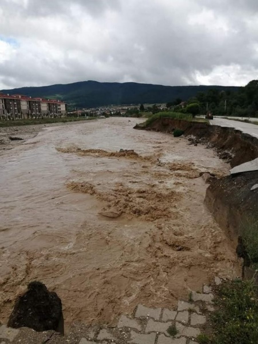 Bolu Mengen de dereler taştı, köprüler yıkıldı #3