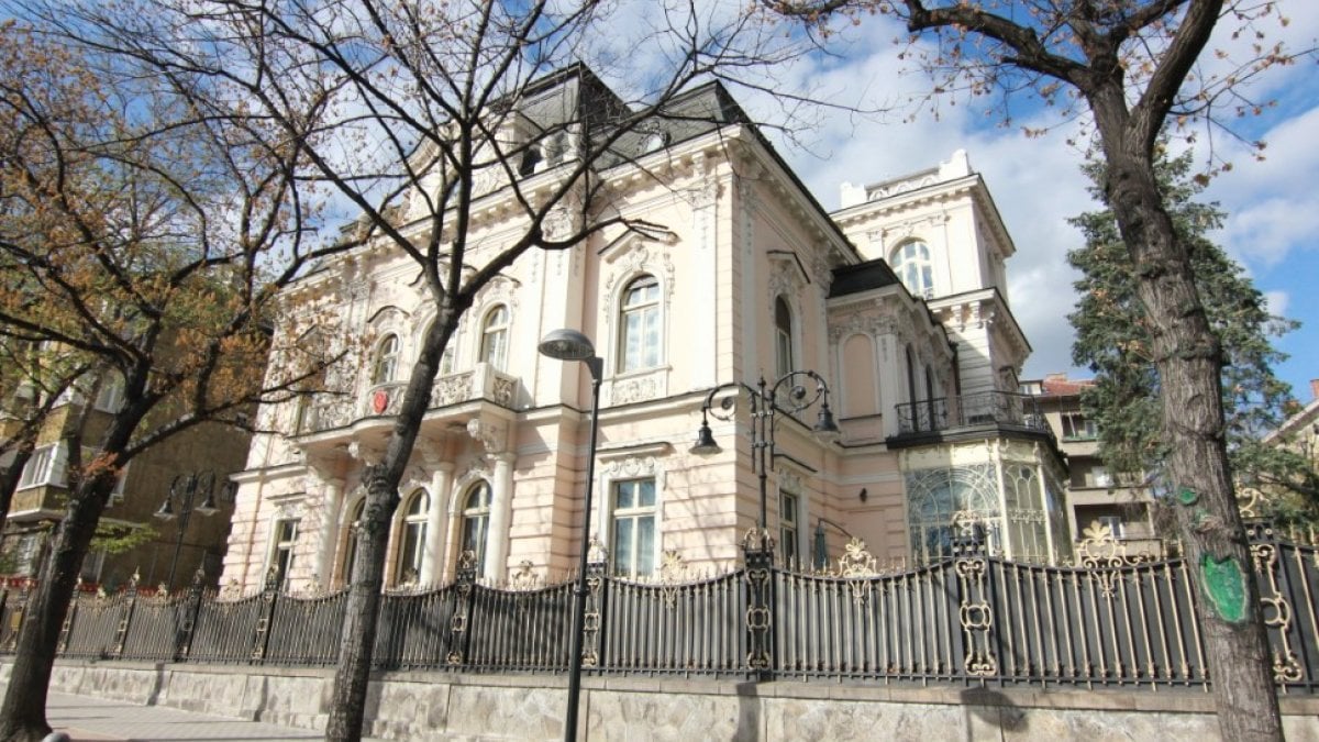 Bulgaria to expel 70 Russian diplomats