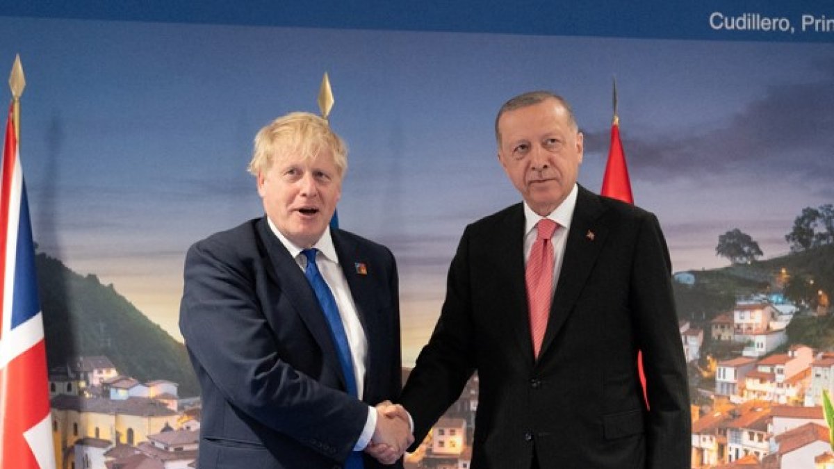 Boris Johnson praises Erdogan’s leadership in grain crisis