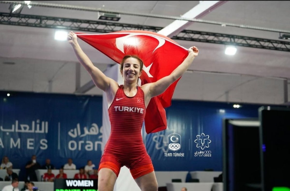 Evin Demirhan Yavuz ve Bedia Gün den Akdeniz Oyunları nda altın madalya #4