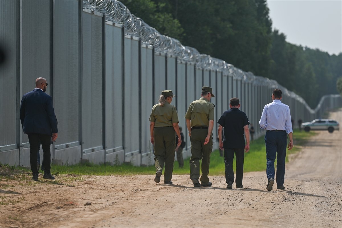Polonya nın Belarus sınırına inşa ettiği çelik duvar tamamlandı #14