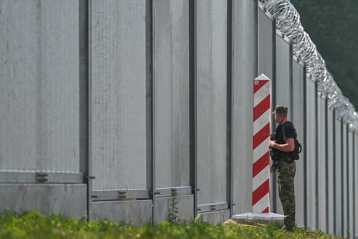 Steel wall built by Poland on the Belarusian border completed #9