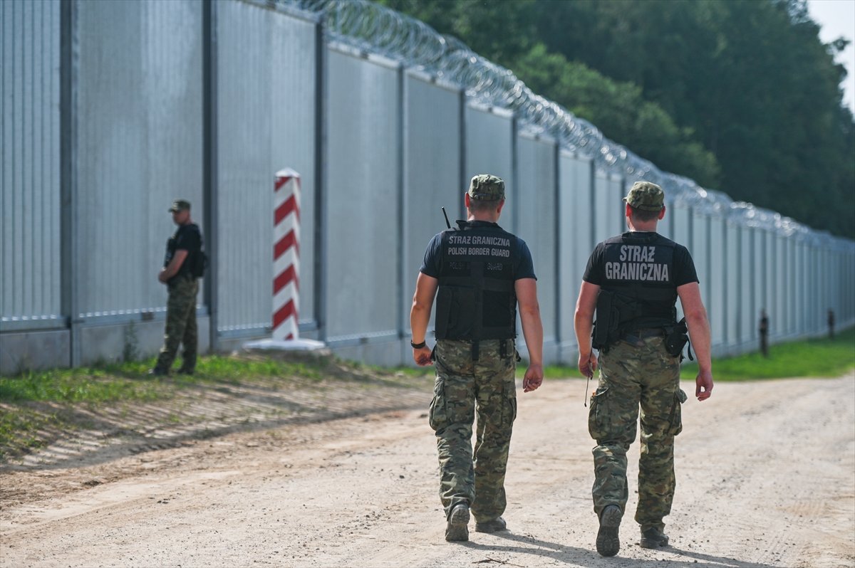 Steel wall built by Poland on the Belarusian border completed #4