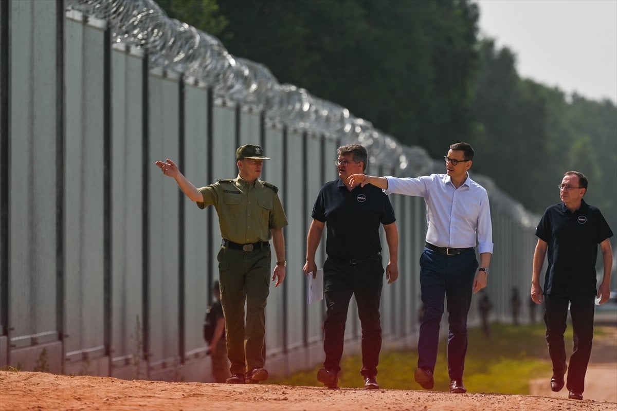 Polonya nın Belarus sınırına inşa ettiği çelik duvar tamamlandı #1