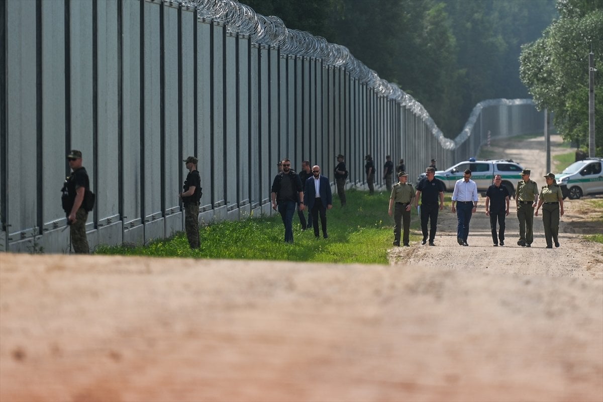 Polonya nın Belarus sınırına inşa ettiği çelik duvar tamamlandı #3