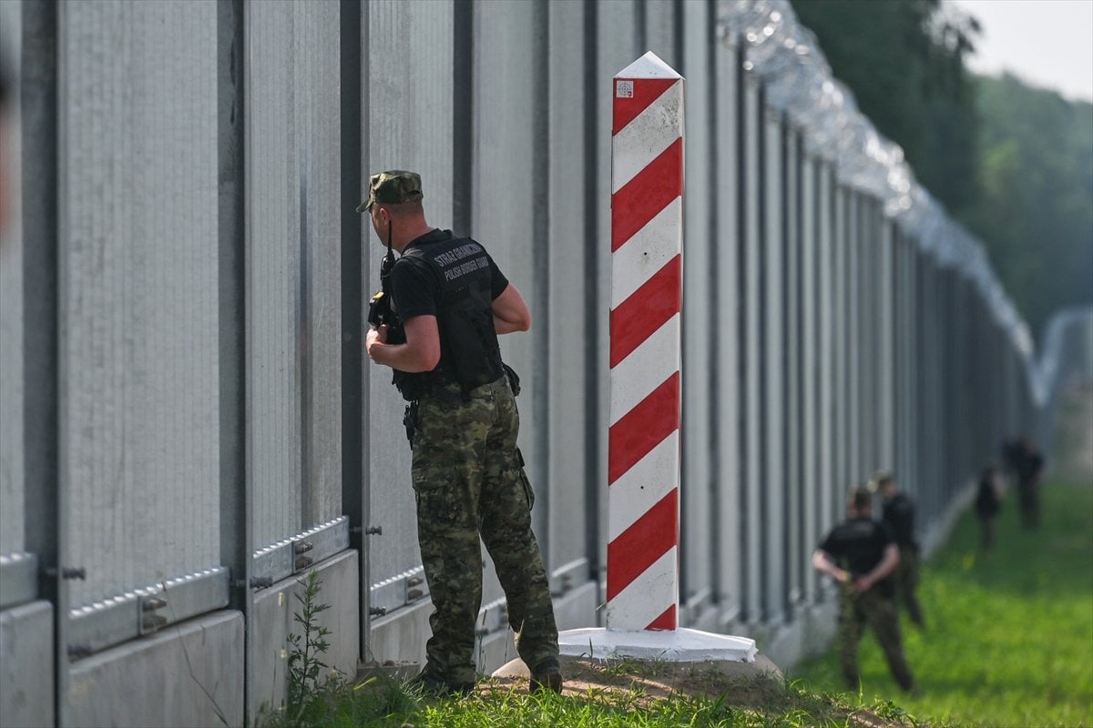 Steel wall built by Poland on the Belarusian border completed #8