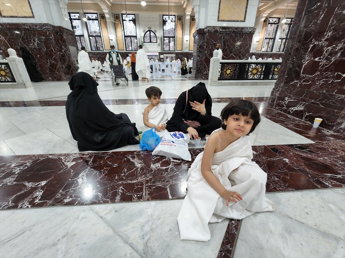 Minik hacı adayları Kabe de #12