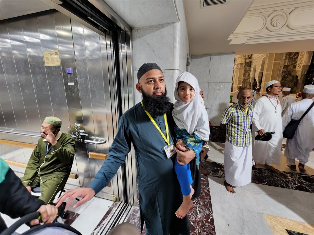 Minik hacı adayları Kabe de #4