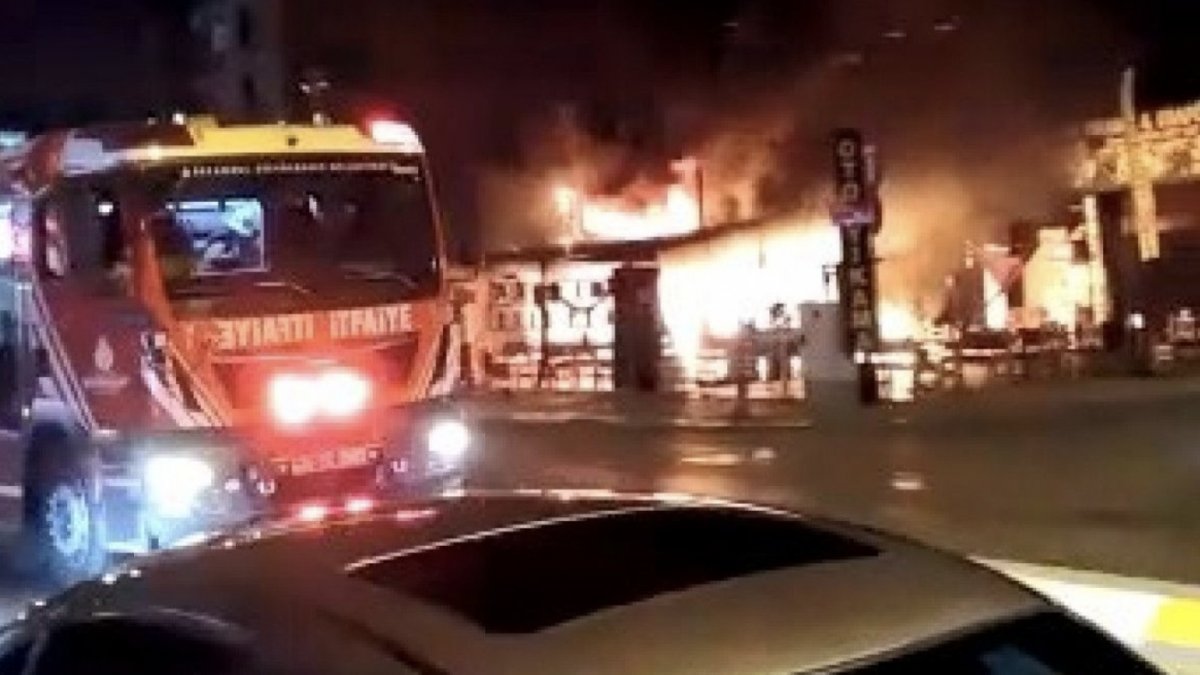 Sultanbeyli’de lokantada patlama: 3 araç hasar gördü