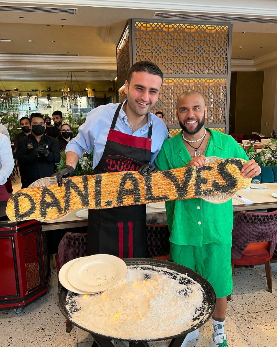 Dani Alves, CZN Burak a gitti #4