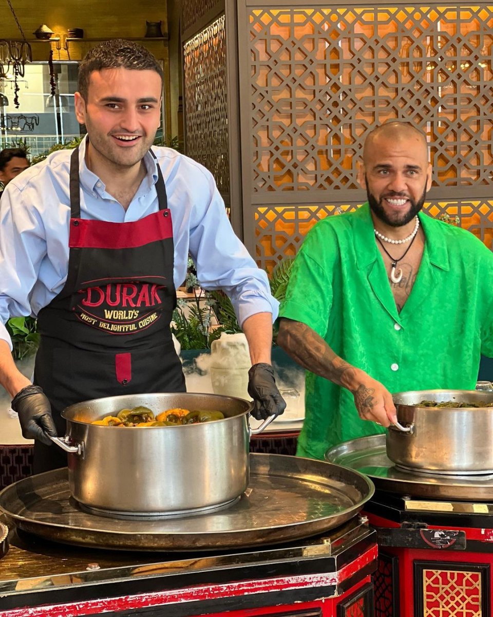 Dani Alves, CZN Burak a gitti #5