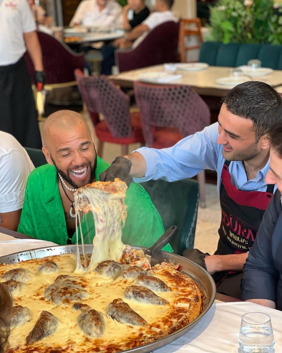 Dani Alves, CZN Burak a gitti #7