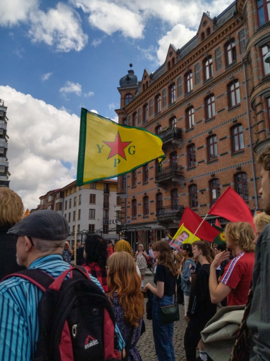 İsveç te PKK terör örgütü destekçileri eylem düzenledi #1