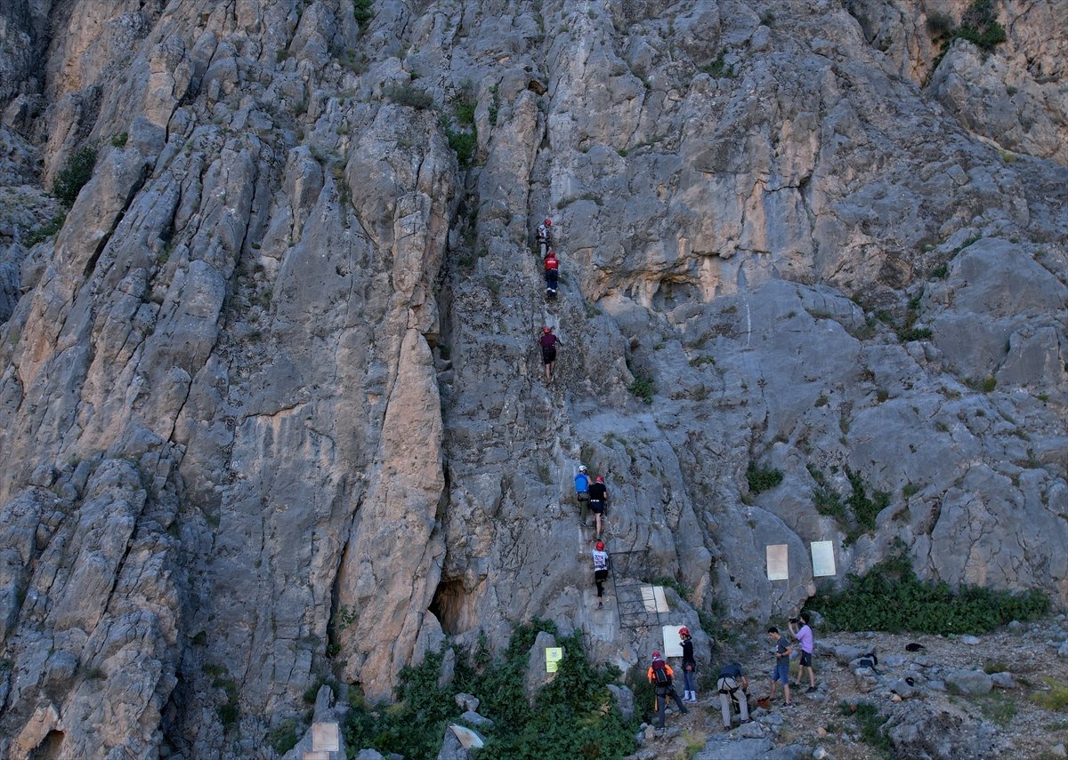 Görme engelli Türk dağcı Necdet Turhan, Erzincan da Via Ferrata parkuruna tırmandı #3