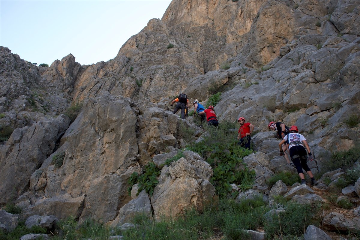 Görme engelli Türk dağcı Necdet Turhan, Erzincan da Via Ferrata parkuruna tırmandı #5