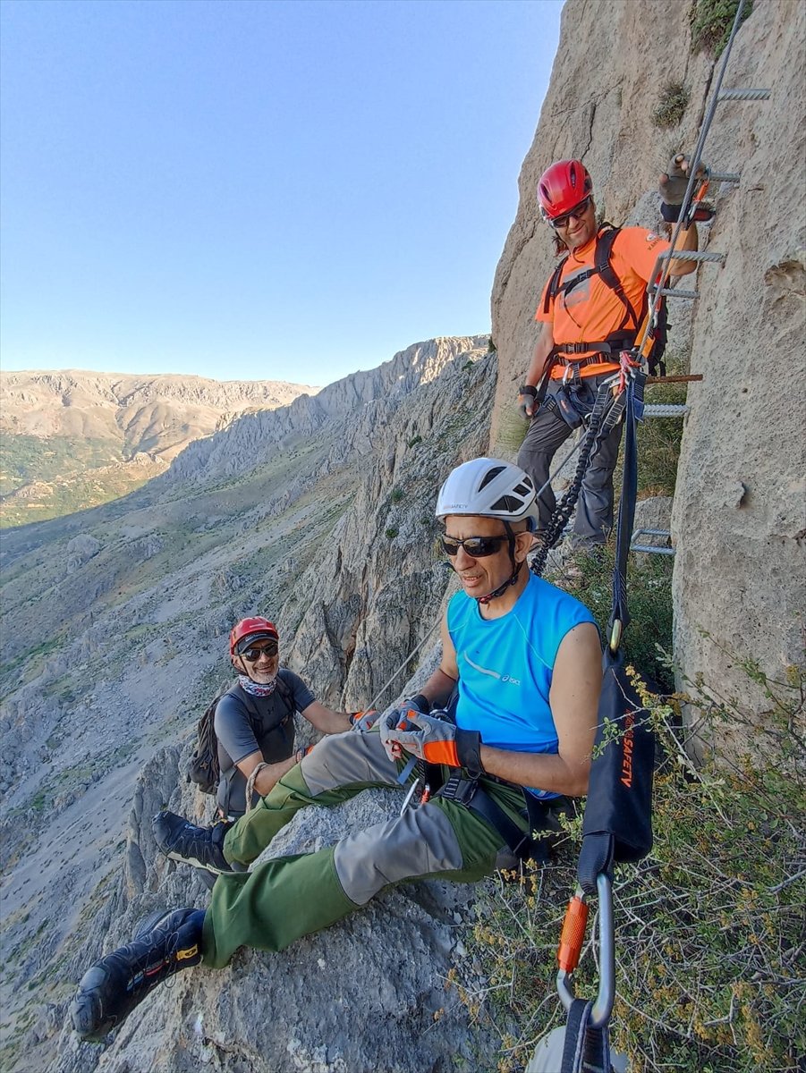 Görme engelli Türk dağcı Necdet Turhan, Erzincan da Via Ferrata parkuruna tırmandı #9