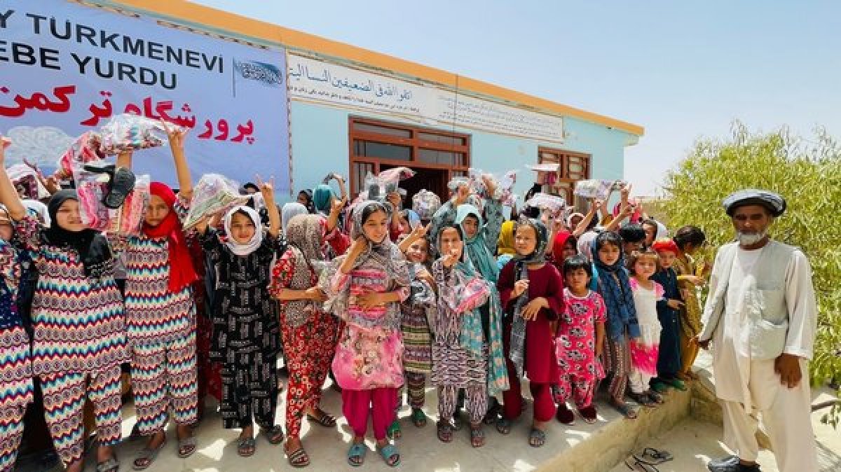 Devlet Bahçeli, Afganistan daki Türkmen çocuklarına bayramlık hediye etti #2