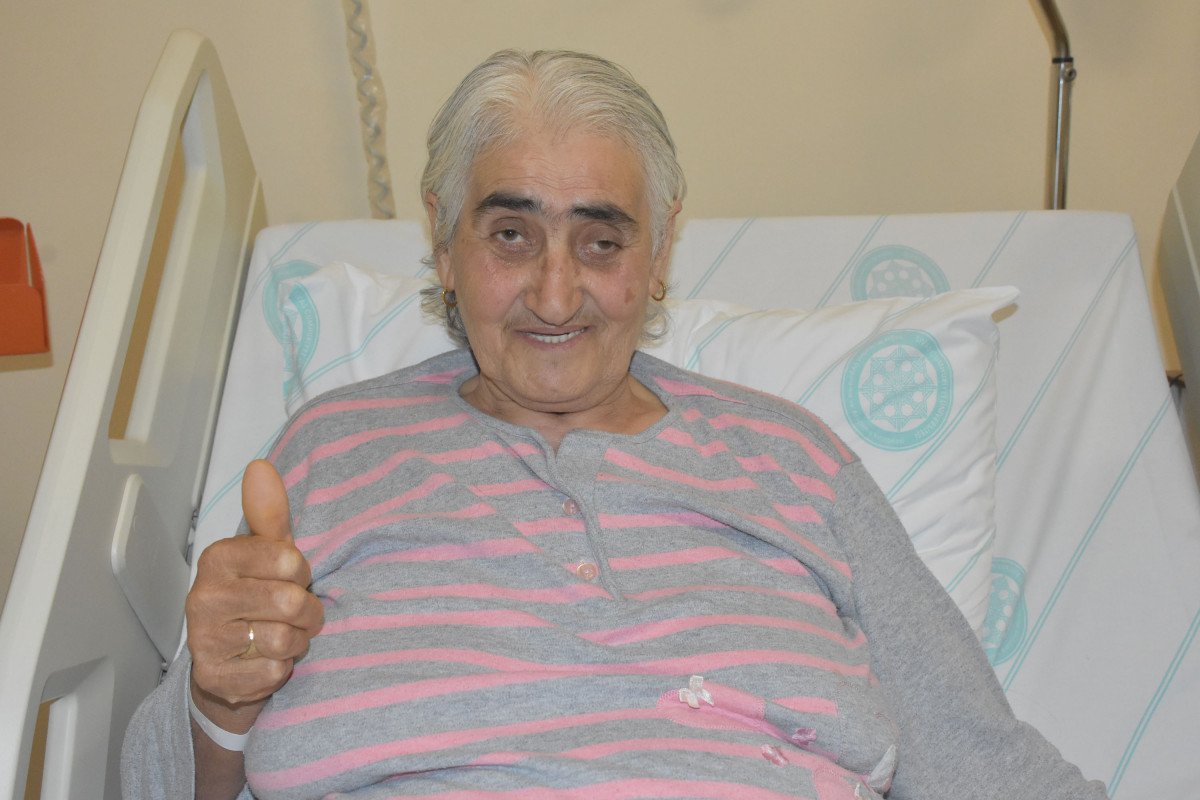 Sivas ta nefes darlığı ile gittiği hastanede, karnından 10 kilo kitle çıkarıldı #1