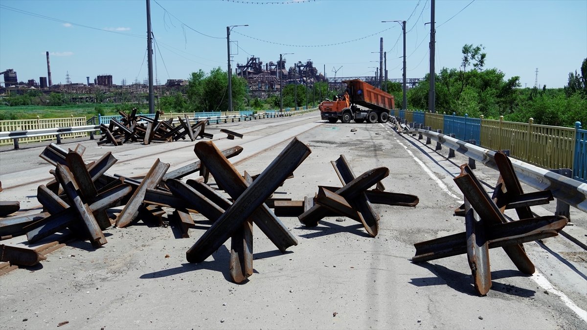 Ukrayna da savaşın yıkıma uğrattığı Mariupol de yeniden inşa başladı #13