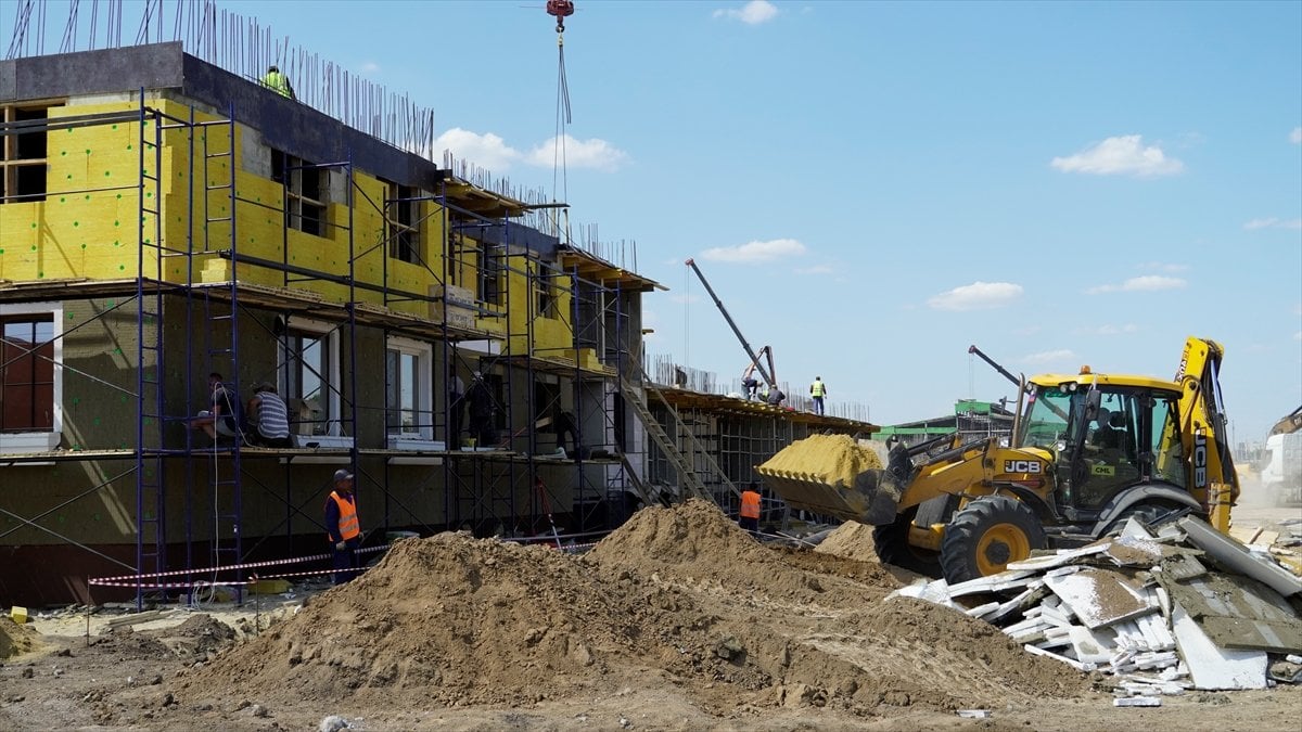 Reconstruction has begun in Mariupol devastated by war in Ukraine #12