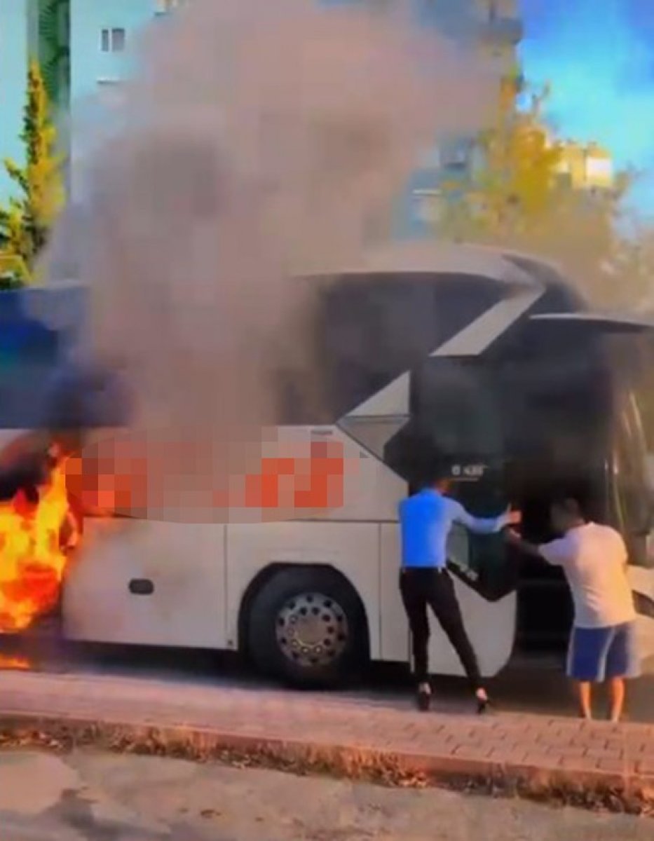 Antalya’da yolcu otobüsü, alevlere teslim oldu  #2
