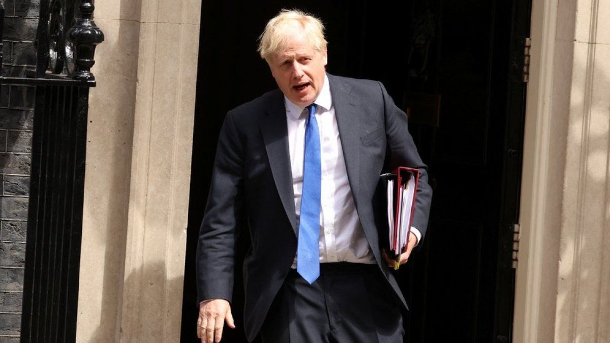 UK calls for Boris Johnson to resign