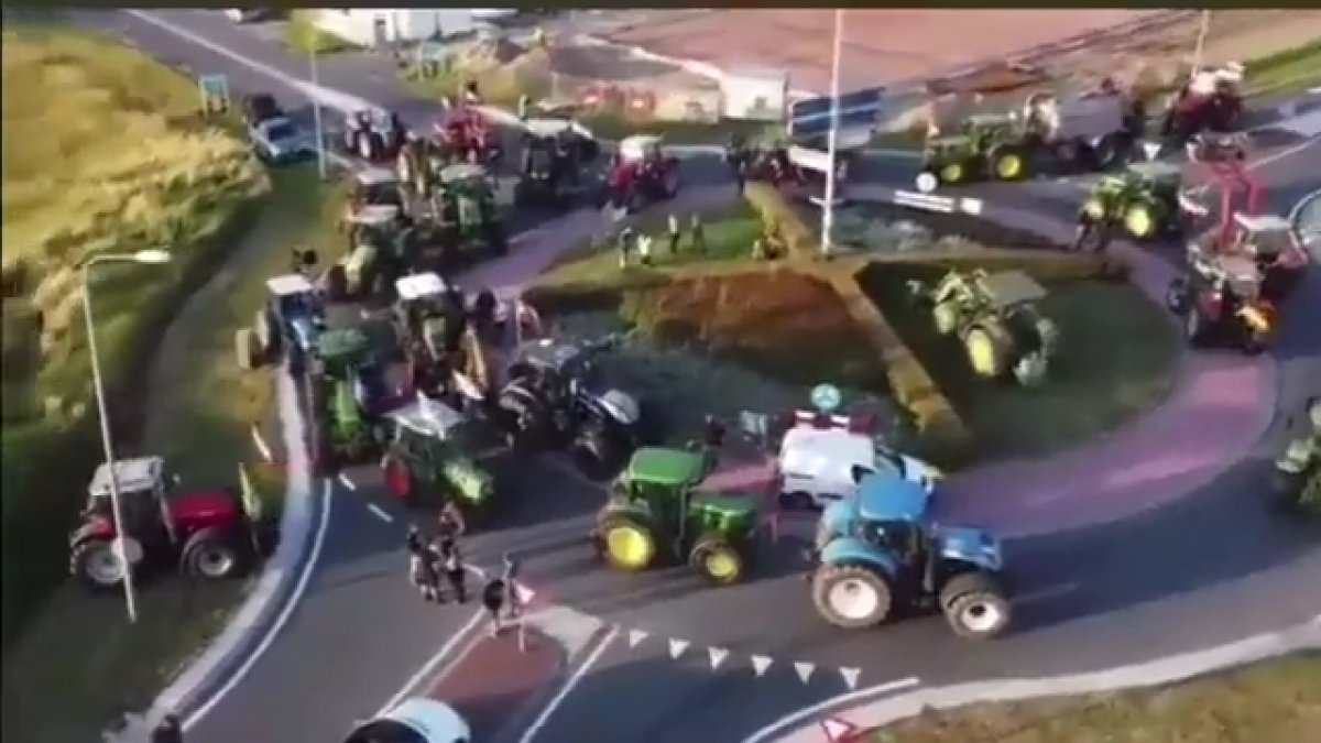 Almanya da çiftçiler hükümeti protesto etti #1