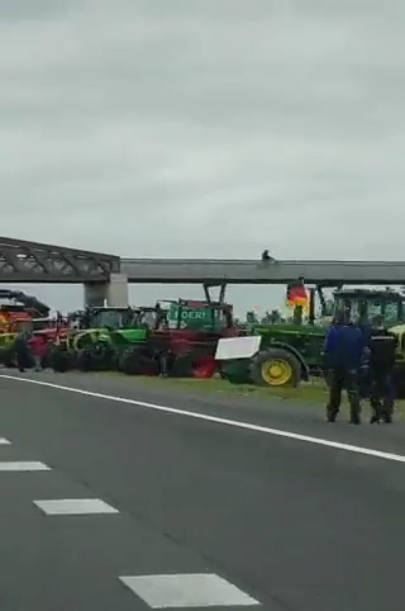 Almanya da çiftçiler hükümeti protesto etti #2