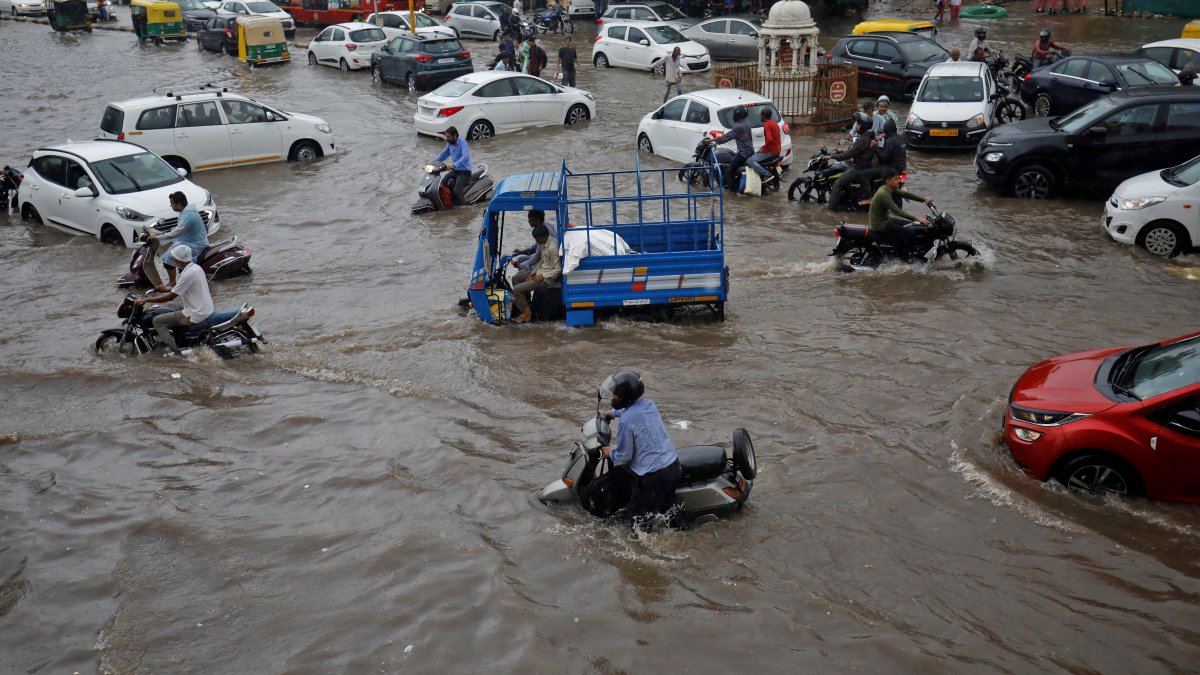Flooding in India: 15 dead 50 missing