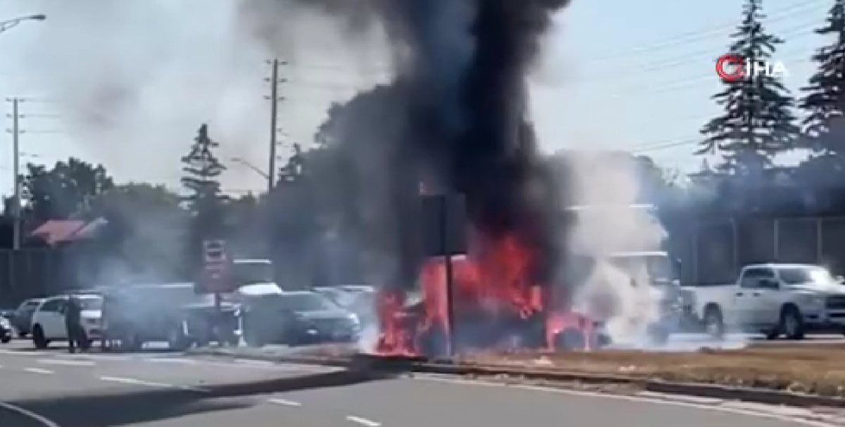 In Canada, the driver escaped the burning car in seconds #2