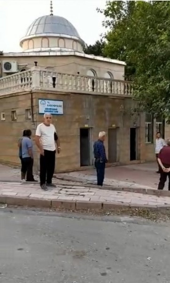 Elazığ da imam camiye gelmeyince cemaat bayram namazı kılamadı #2